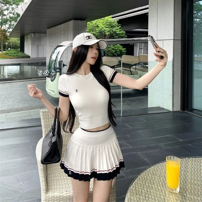 Summer Golf Clothing - 韓国の夏用ツーピーススーツカジュアルテニスゴルフスポーツスーツスリムフィット痩身半袖トップスとスカートカレッジゴルフウェア