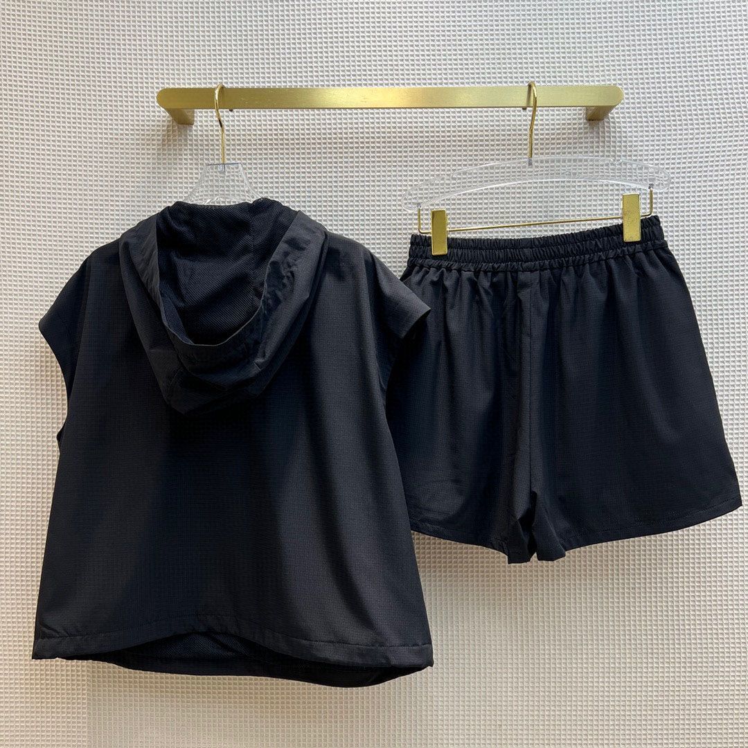 夏用ノースリーブトップとパッド入りウエストショーツの2ピース - Summer Golf Clothing のレビューと価格